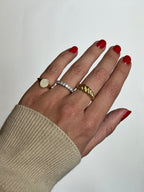 Anillo Sello Ovalado con Diamantes en Oro 14k