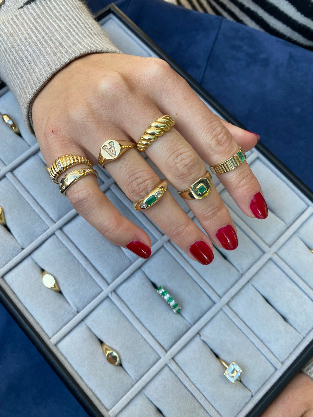 Anillo Rayado con Esmeralda