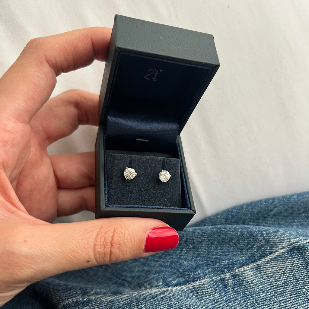 Studs con Diamantes Naturales Oro 14k