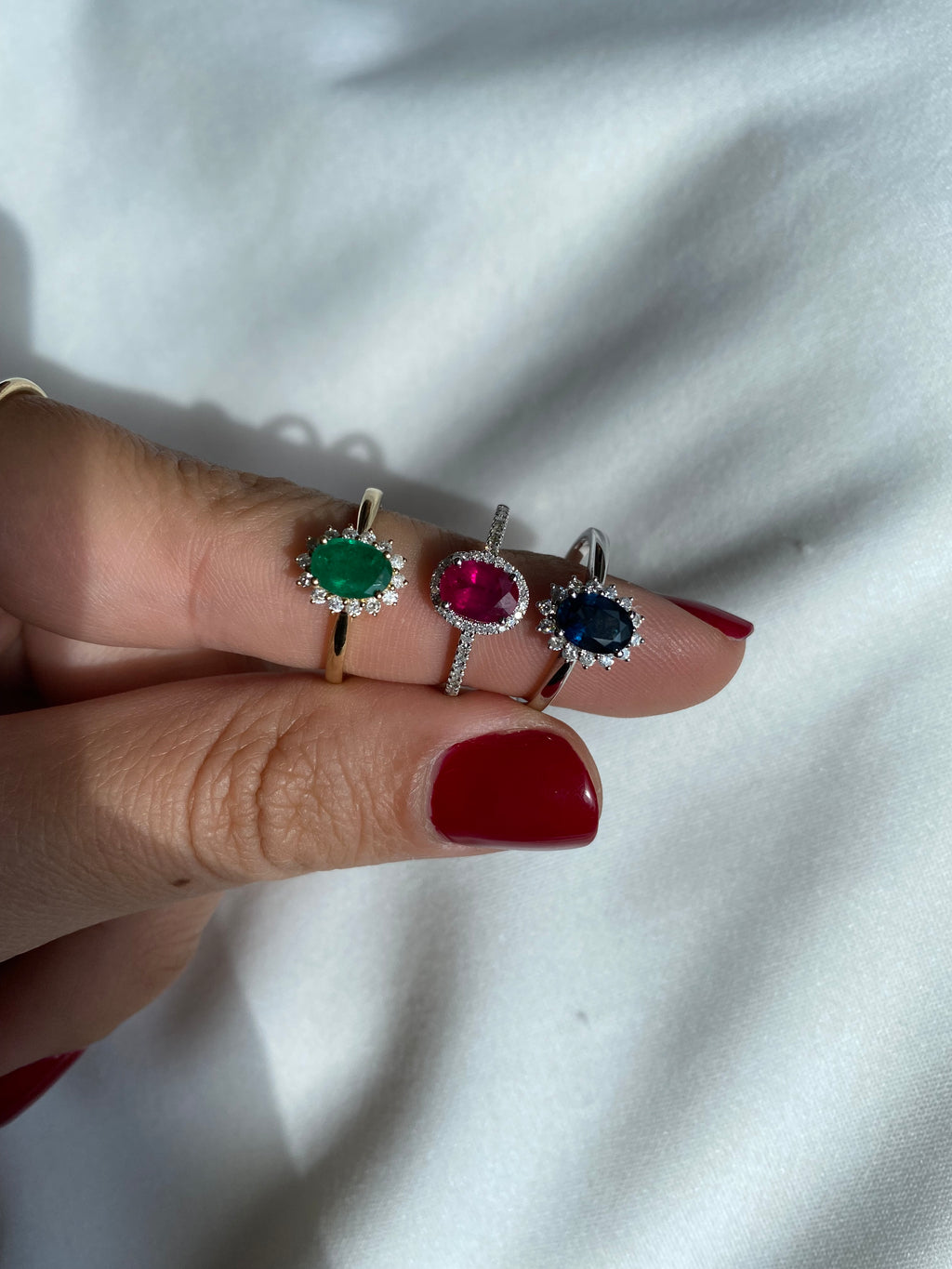 Anillo Astro con Halo de Diamantes en Oro 14K