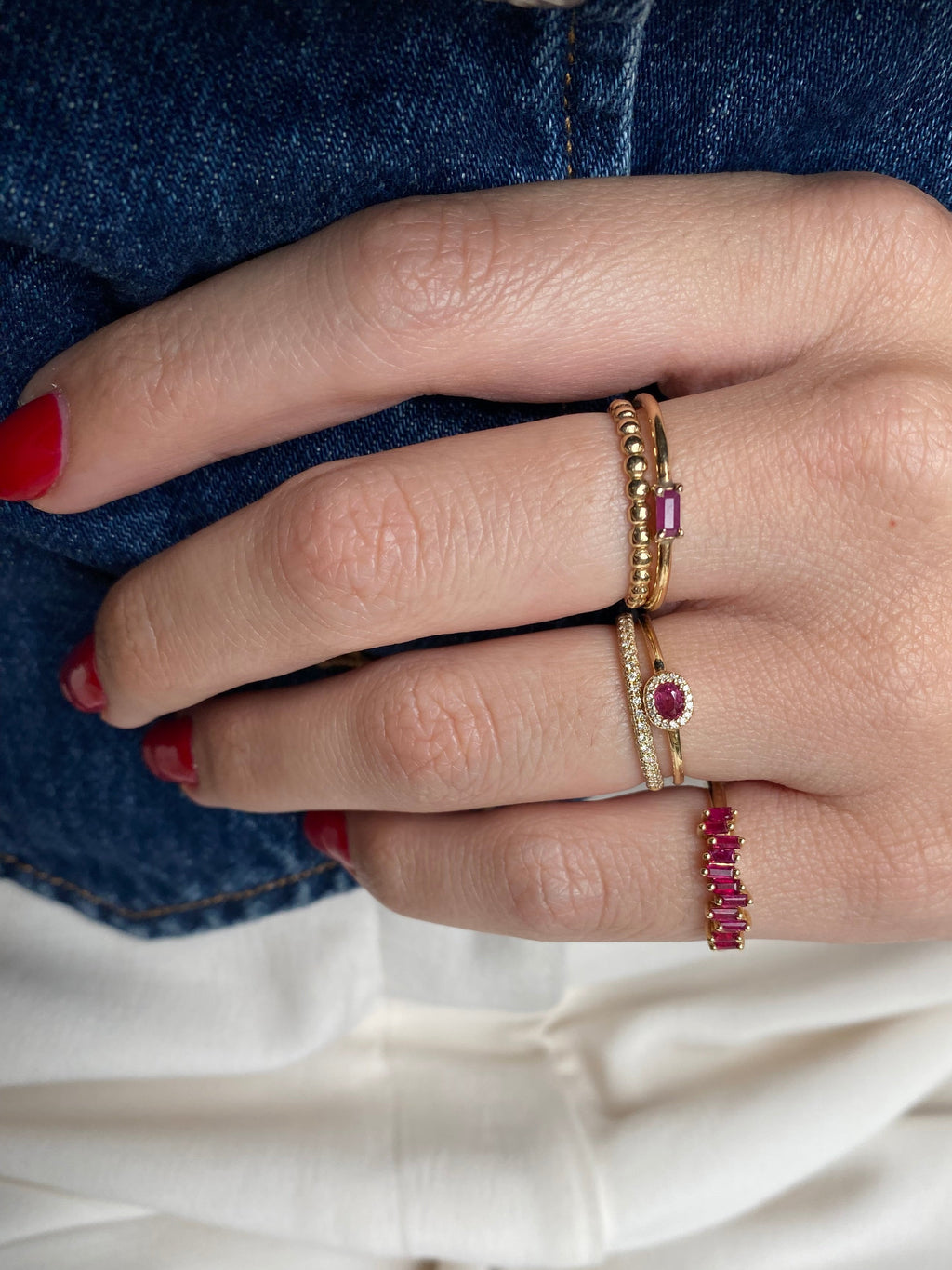 Atria · Anillo con Halo de Diamantes en Oro 14k