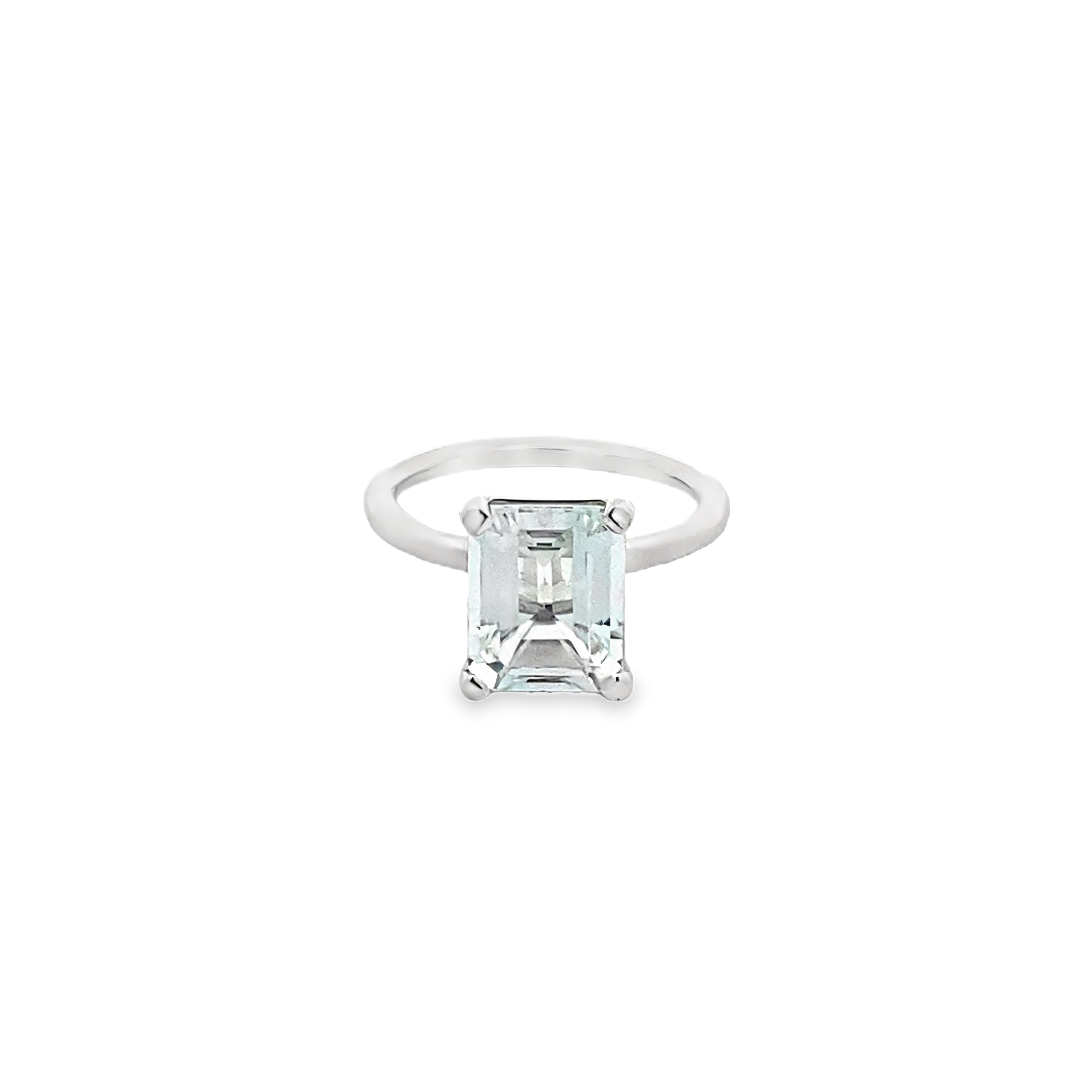 Anillo Solitario de Aguamarina en Oro 14K