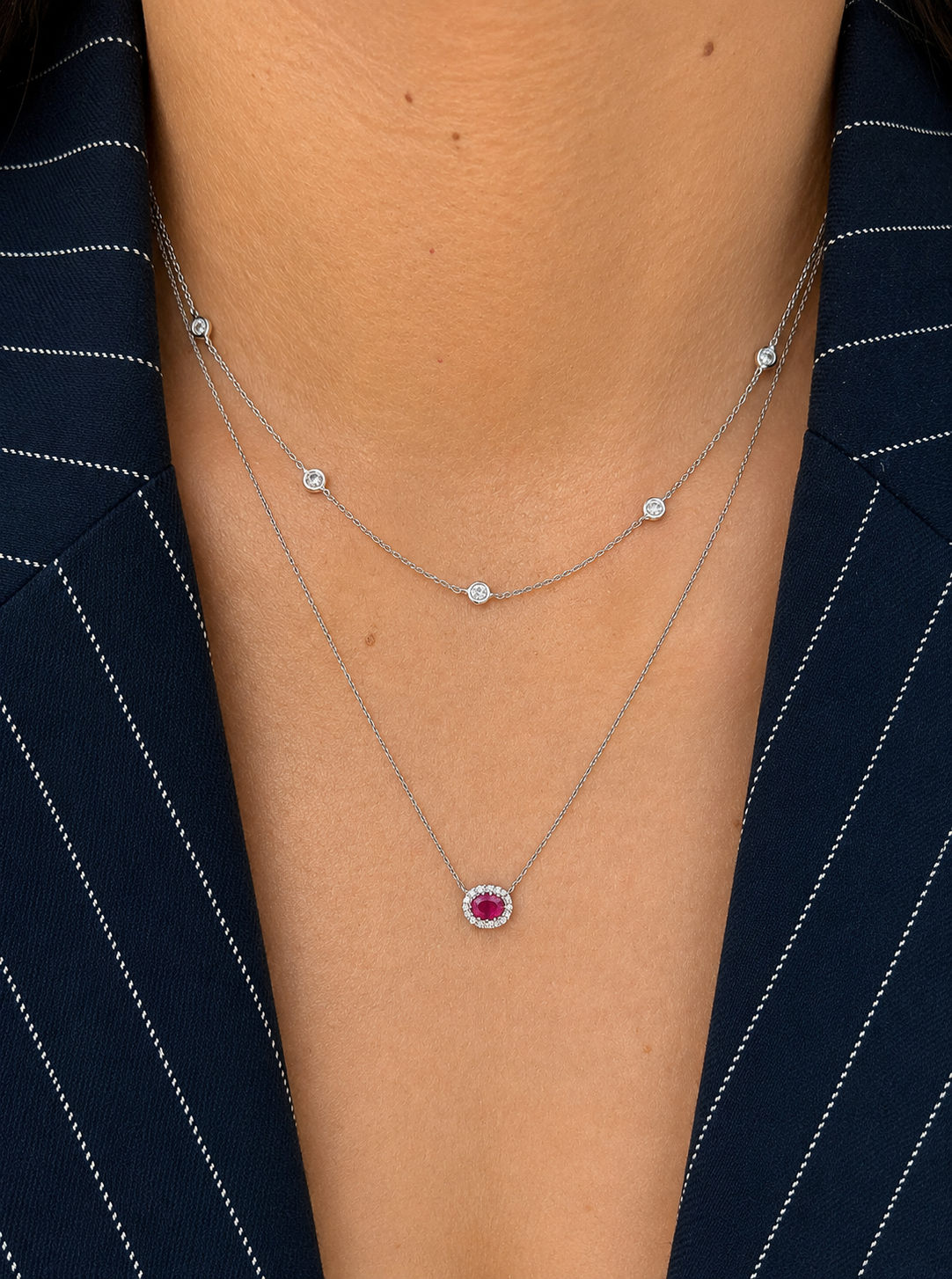 Collar Oval Mini con Halo de Diamantes en Oro 14K