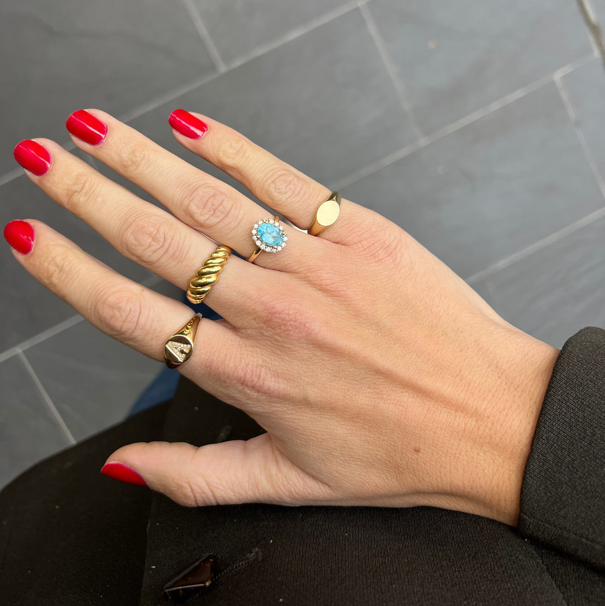 Anillo Signet Oval en Oro Amarillo 14k