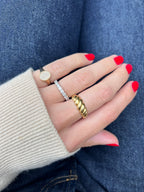 Anillo Sello Ovalado con Diamantes en Oro 14k