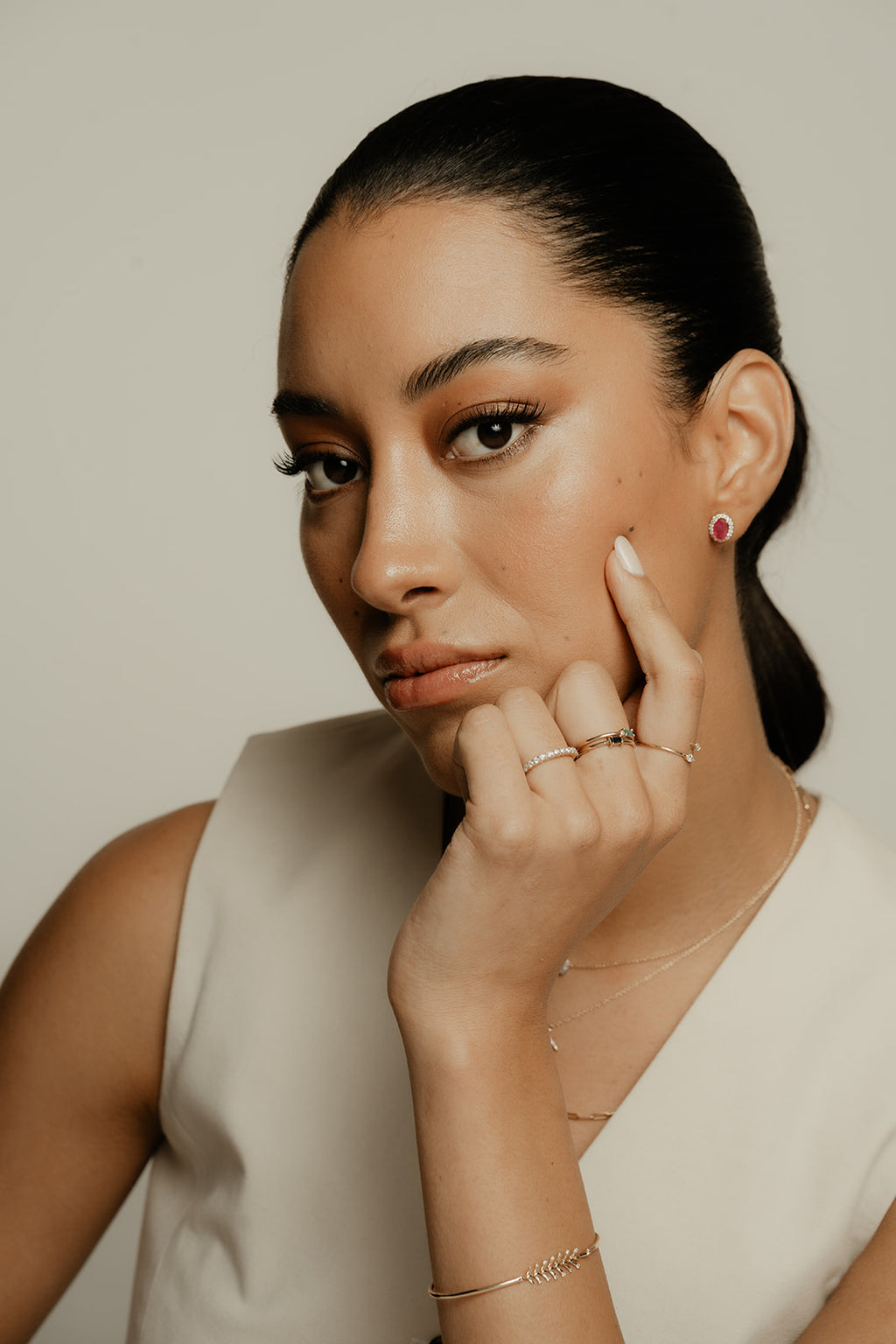 Aretes de Rubí con Halo de Diamantes en Oro 14K