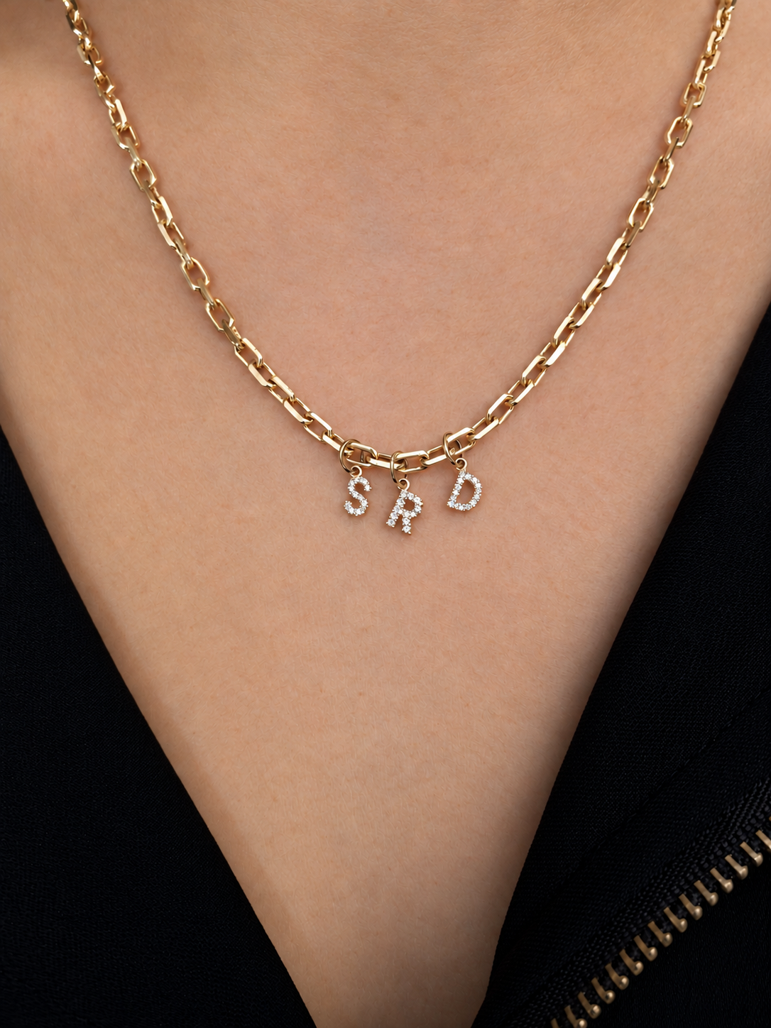 Dije Inicial con Diamantes en Oro 14K